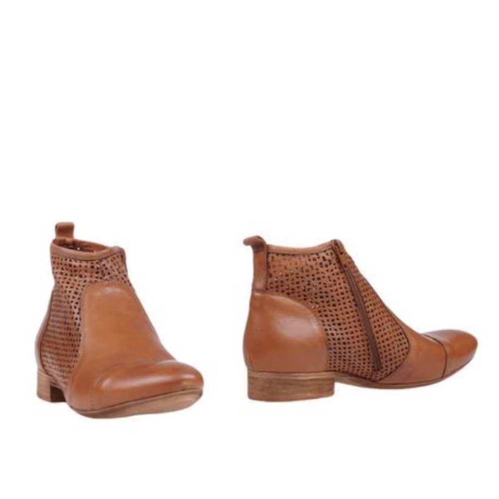 NIB Piampiani Italian leather ankle boots 36